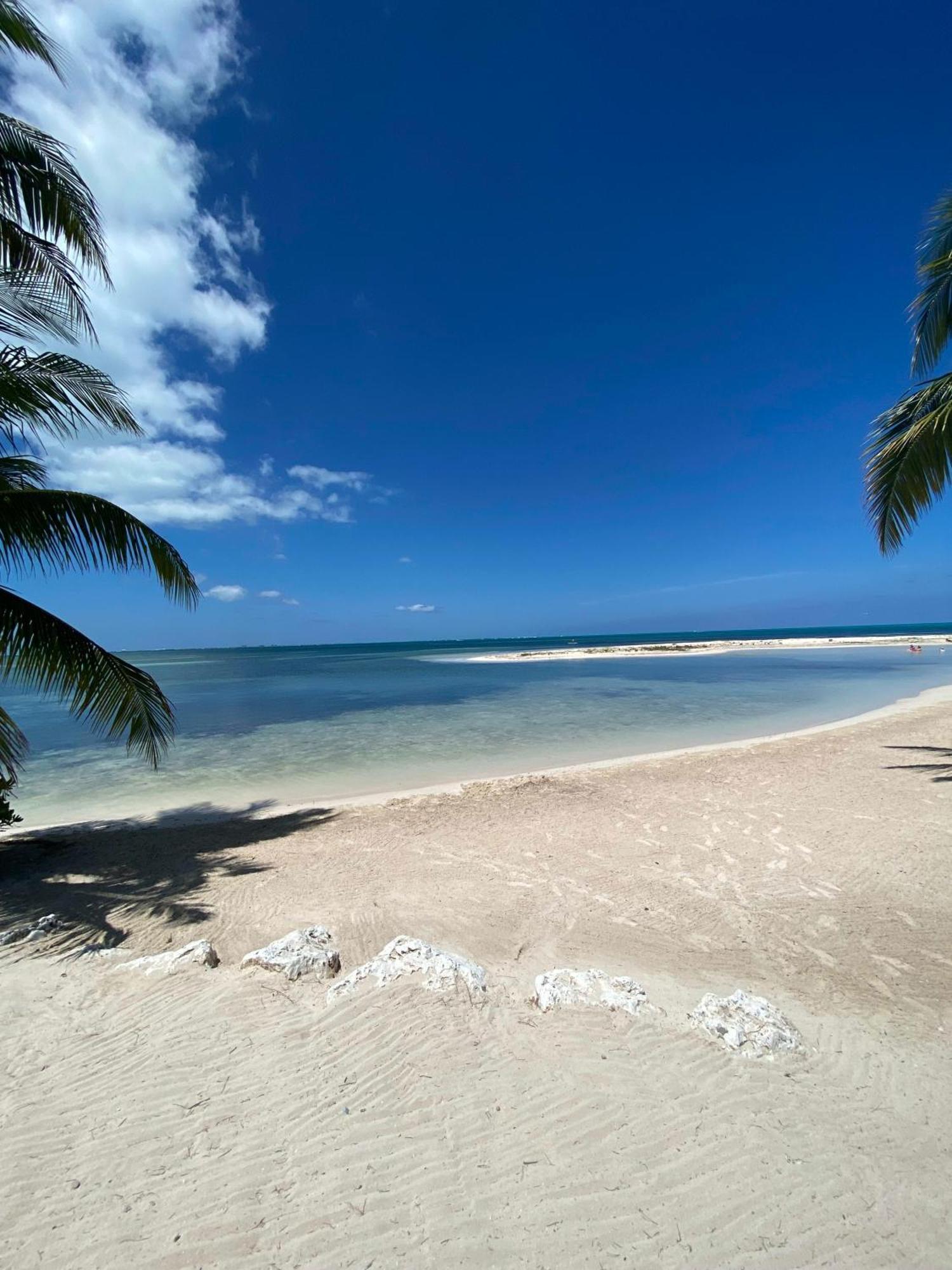 'The Cottage' At Rum Point - Private Getaway Driftwood Village Экстерьер фото